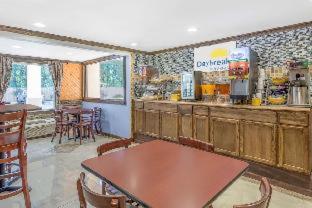 Days Inn by Wyndham Lavonia - Lavonia - 9