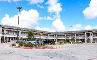 Econo Lodge - Bryan - 6
