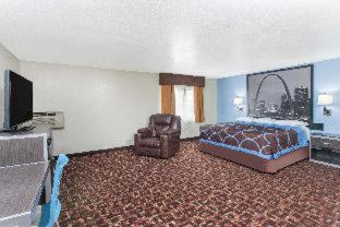 Super 8 by Wyndham Moberly MO - 9