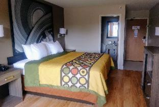 Super 8 by Wyndham Portsmouth - Portsmouth - 2