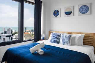 MUJI B&W Studio - Seaview at 218 Tropicana NEAR Komtar Food Heaven with Netflix & TV Box - 9