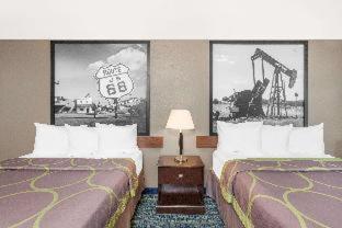 Super 8 by Wyndham Oklahoma City - 9
