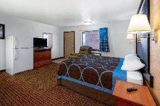 Super 8 by Wyndham Goodland - 9