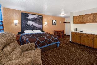 Super 8 by Wyndham Goodland - 8