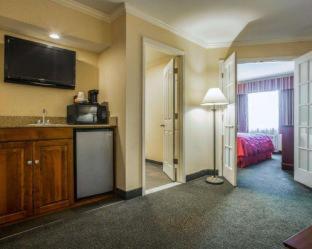 Clarion Inn & Suites at the Outlets of Lake George - Lake George - 6