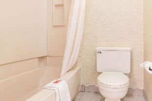 Econo Lodge - 9