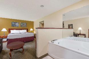 Days Inn by Wyndham Norton - 1