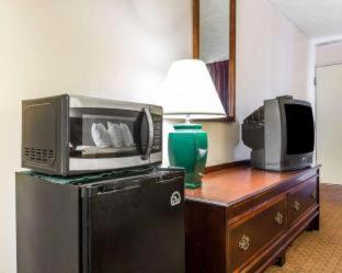 Econo Lodge Eden - 1