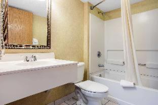 Rodeway Inn & Suites near Outlet Mall - Asheville - 1