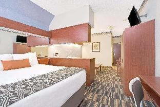 Microtel Inn & Suites Urbandale - 6