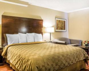 California Inn and Suites Bakersfield - 9