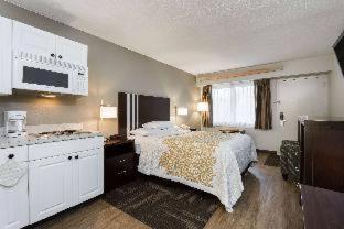 Days Inn by Wyndham Harrisburg North - 4