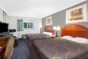 Super 8 by Wyndham Fort Madison - 1