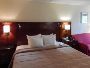 Econo Lodge Naval Station Norfolk - 5