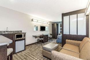 Microtel Inn & Suites by Wyndham Spring Hill/Weeki Wachee - 2