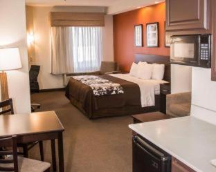 Sleep Inn & Suites at Concord Mills - 9