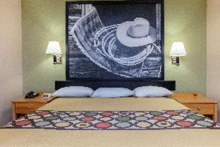 Super 8 by Wyndham Sherman - 4