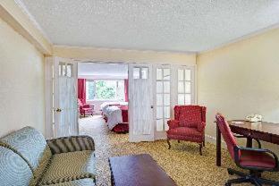 Ramada by Wyndham Seekonk Providence Area - Seekonk - 1