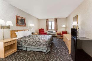 Days Inn by Wyndham Colby - Colby - 7