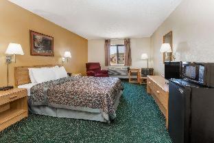 Days Inn by Wyndham Colby - Colby - 2