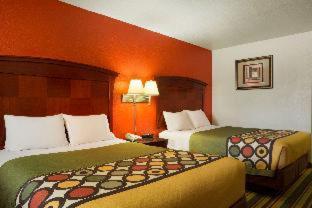 Super 8 by Wyndham Pleasanton - Pleasanton - 1