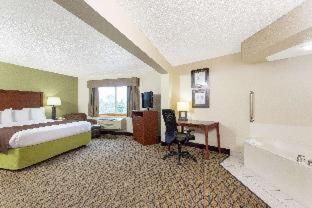 AmericInn by Wyndham Sheboygan - 4
