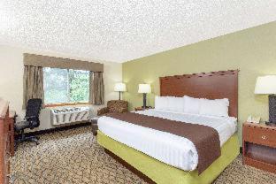 AmericInn by Wyndham Sheboygan - 2