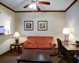 Comfort Suites University Drive - College Station - 8