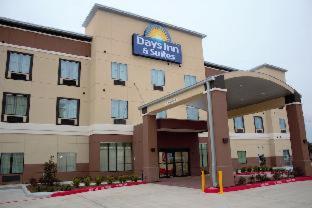 Days Inn & Suites by Wyndham Houston NW Cypress - 9
