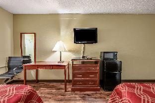 Econo Lodge - 7