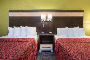 Days Inn by Wyndham Carlsbad - 1