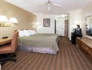 Travelodge by Wyndham Longmont - 8