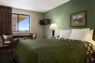 Super 8 by Wyndham Conrad - 8