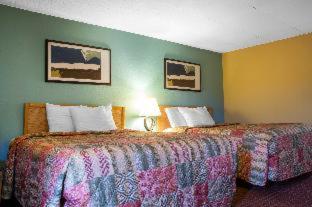 Econo Lodge Hotel Bradford - 9