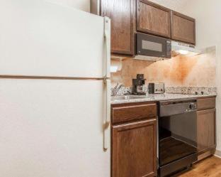 MainStay Suites Knoxville Airport - 6