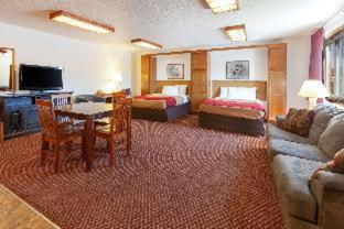Travelodge by Wyndham Escanaba - Escanaba - 9