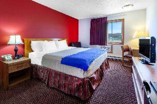 Travelodge by Wyndham Escanaba - Escanaba - 7
