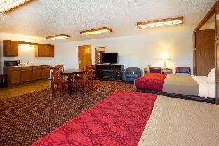 Travelodge by Wyndham Escanaba - Escanaba - 3