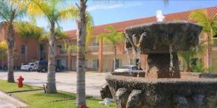 Days Inn & Suites by Wyndham South Gate - South Gate - 9