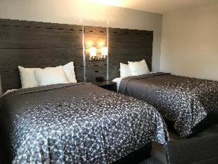 HomeTown Inn - Clearwater - 9