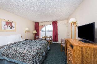 Days Inn by Wyndham Socorro - 7