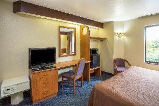 Travelodge by Wyndham Fort Myers Airport - 5