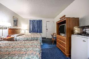 Days Inn by Wyndham Ridgecrest near China Lake Naval Station - 1