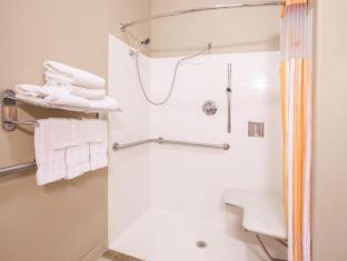 La Quinta by Wyndham Bay City - 4
