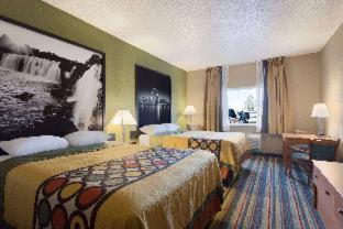 Super 8 by Wyndham Lees Summit - 8