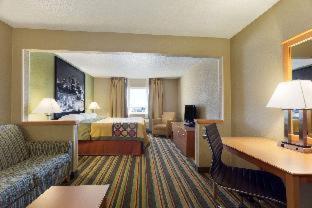 Super 8 by Wyndham Lees Summit - 4