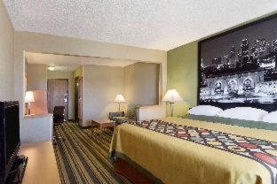 Super 8 by Wyndham Lees Summit - 3