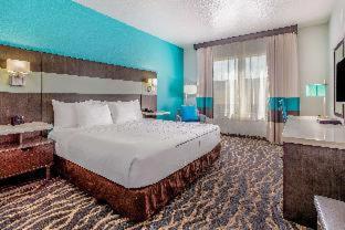 La Quinta Inn & Suites by Wyndham Northlake Ft. Worth - 3