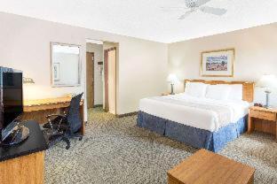 Baymont by Wyndham Davenport - Davenport - 8