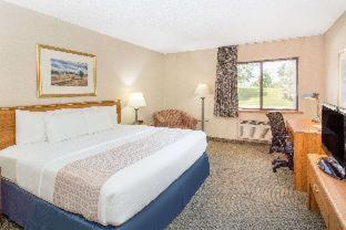 Baymont by Wyndham Davenport - 4